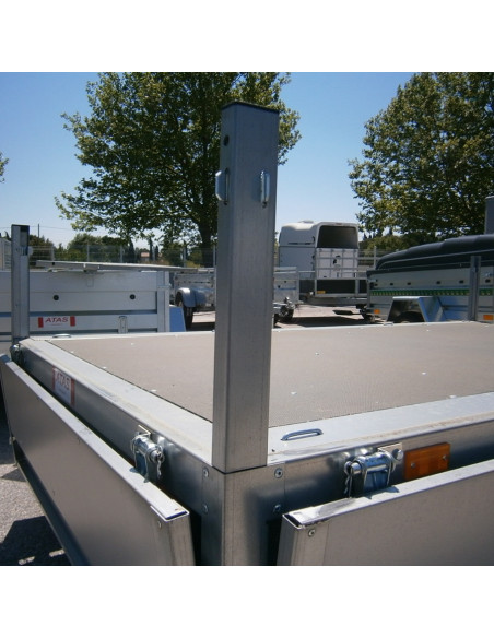 POTEAU ANGLE AVANT GAUCHE ou ARRIERE DROIT NORDIKA 260/262 (Sorel)