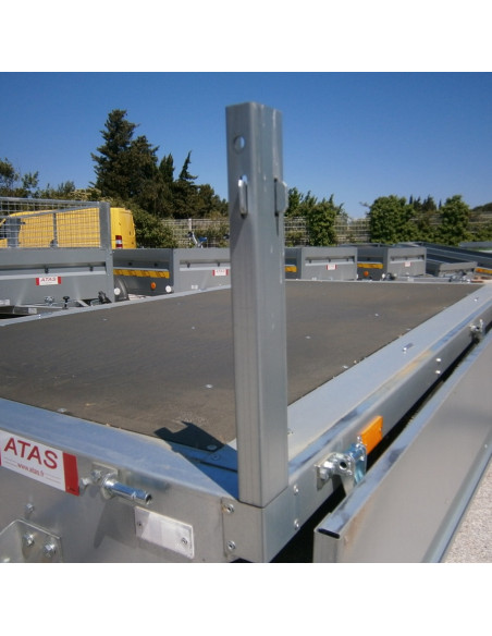 POTEAU ANGLE AVANT GAUCHE ou ARRIERE DROIT NORDIKA 260/262 (Sorel)
