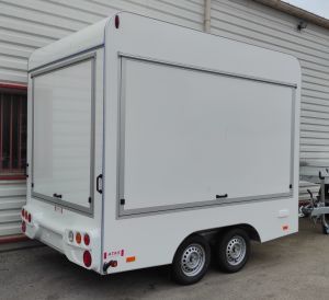 REM COMMERCIALE  300*200*230 1500 KG VOLETS LATERAL & ARRIERE  PORTE AVANT BW